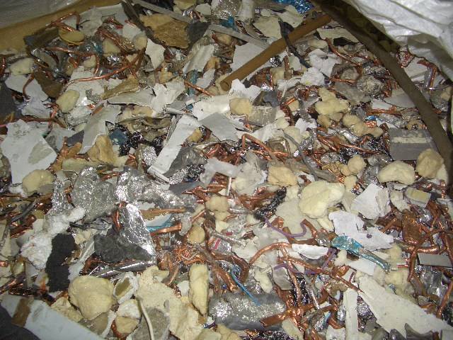 金屬和太空棉混合物